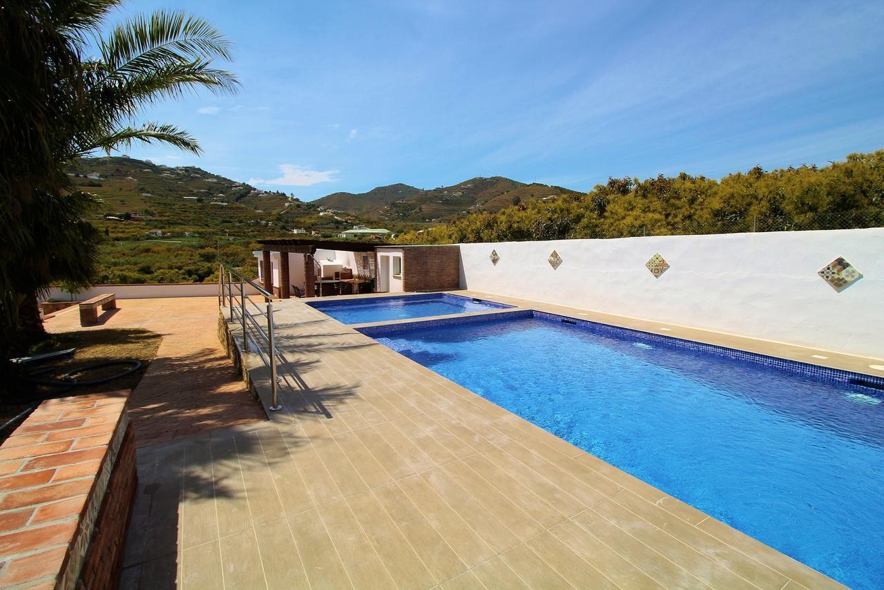 Villa El Crucero With Pool And Jacuzzi Spainsunrentals 1035 Nerja Bagian luar foto